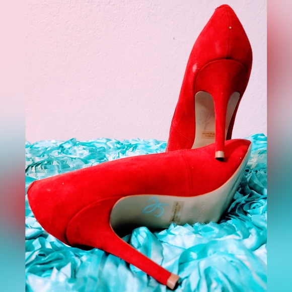 Red Heels 👠 - Picture 2 of 6